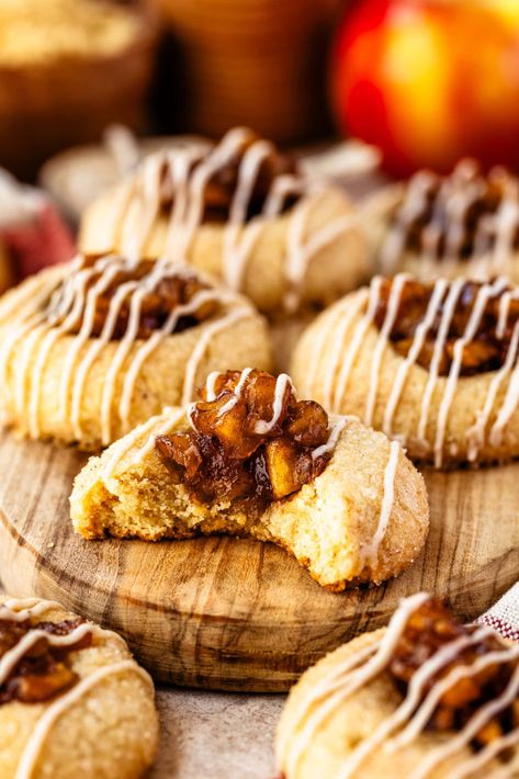 Apple Pie Cookies bring the warm, cozy flavors of apple pie in a bite-sized, spiced cookie topped with cream cheese glaze! Pecan Pie Cake Recipe, Pies And Tacos, Pecan Pie Cake, Macaron Filling, Best Pecan Pie, Apple Pie Cookies, Homemade Apple Pie Filling, Pie Cookies, Vegan Pie