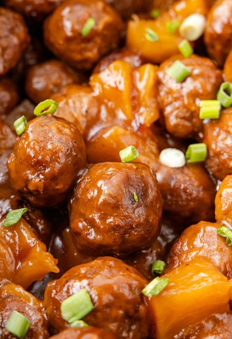 Crockpot Sweet And Sour Meatballs, Meatballs Pineapple, Frozen Meatballs Crockpot, Slow Cooker Recipes Family, Crockpot Dinner Ideas, Happy Family Recipe, Homemade Sweet And Sour Sauce, Crockpot Chicken Dinners, Meatball Recipes Crockpot