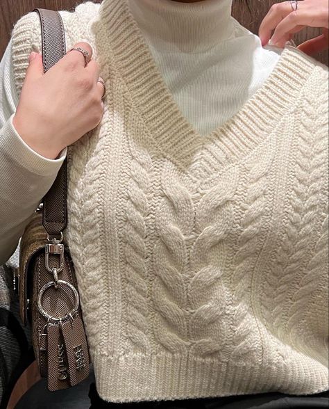 #sweater #white #beige #winter #outfits Half Sweater Outfits, Half Sweater, Winter Sweater Outfits, Sweater White, White Beige, Sweater Outfits, Winter Outfits, White, Quick Saves