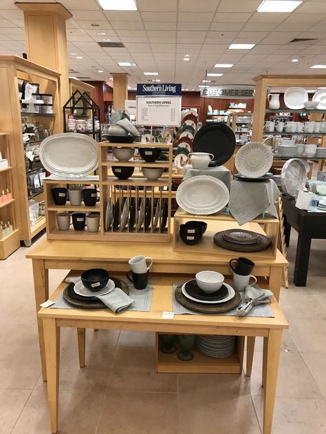 Retail Dish Display, Homeware Display, Tableware Display, Modern Flatware, Dish Display, Visual Merchandising Displays, Showroom Display, Kitchen Display, China Display