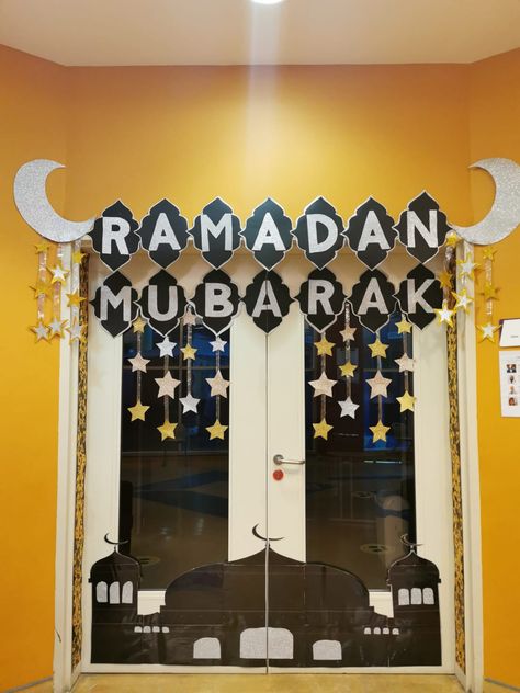 Ramadan Door Decoration School, Ramadan Door Decoration, Ramadan Bulletin Board Ideas, Card Crafts Diy, Make Greeting Cards, How To Make Greetings, Ramadan 2024, Diy Paper Flowers, Eid Mubarak Card