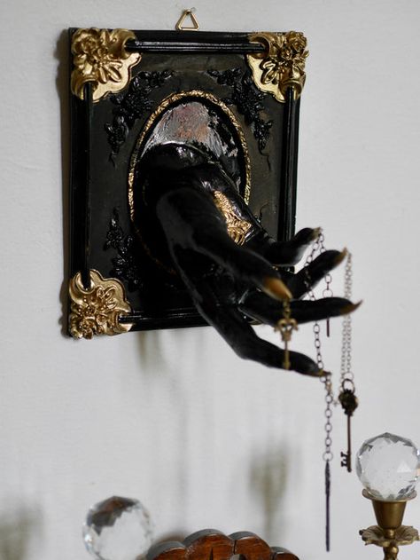 Gothic Sculpture Art, Gothic Crafts Diy Home Decor, Creepy Cute Decor, Eerie Decor, Gothic Sculpture, Occult Decor, Victoria House, Moody Decor, Art Miniature