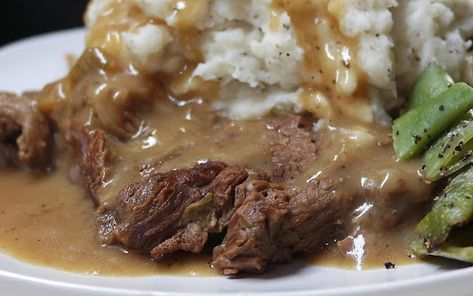 Smothered Chuck Steak Electric Skillet Style | Just A Pinch Recipes Skillet Steak Recipes, Steak Recipes Skillet, Chuck Steak Recipes, Rv Food, Saladmaster Recipes, Pressure Cooker Pot Roast, Smothered Steak, Electric Skillet Recipes, Round Steak Recipes