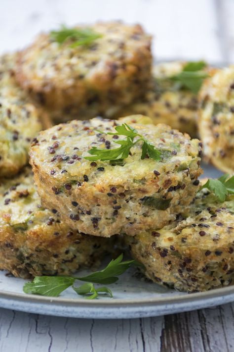 Cauliflower & Quinoa Bites [vegetarian] [gluten free] | https://theflexitarian.co.uk Cauliflower Quinoa, Vegetarian Snack, Healthy Vegetarian Snacks, Quinoa Bites, Vegetarian Gluten Free, Meat Free Monday, Vegan Quinoa, Nut Free Recipes, Vegetarian Protein