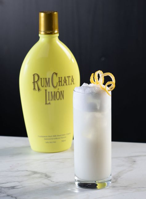 Must Mix: Cocktails with RumChata Limón - Chilled Magazine Limon Rum Chata Recipes, Rumchata Limon, Rum Chatta Drinks, Cocktails With Lemon, Rumchata Cocktails, Rumchata Drinks, Espresso Martini Ingredients, Rumchata Recipes, Liqueur Recipes