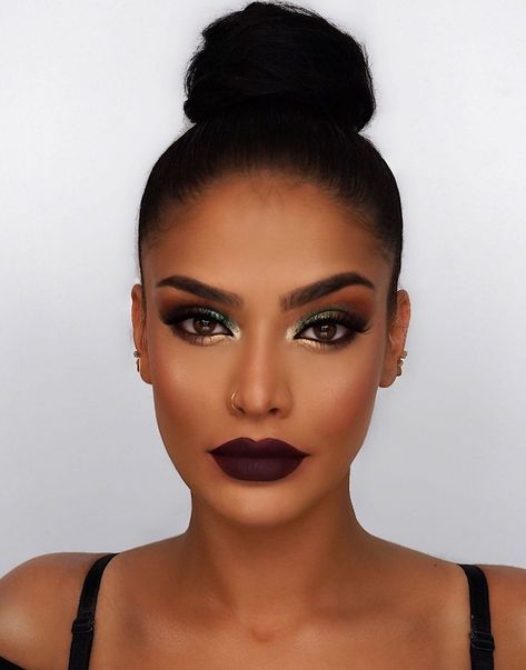 Dark Skin Makeup Red Lips, Colorful Lipstick Looks, Modest Makeup Looks, Dark Lipstick Looks, Dark Lipstick Makeup, Black Lipstick Makeup, Bold Lipstick Makeup, Makeup Carnaval, Dark Purple Lipstick