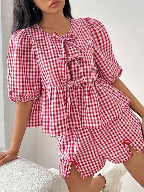 Conjunto de Camisa de Manga Bufante Xadrez e Shorts Casuais de Verão Vermelho e Branco Fofo    Xadrez,Xadrez,Padrão Texturizado  Não elástico  Women Clothing, size features are:Bust: ,Length: ,Sleeve Length: Red Gingham Outfit, Gingham Shorts Outfit, Gingham Clothes, Gingham Outfit, Womens Loungewear Sets, Flare Blouse, Pattern Outfits, Shirt And Shorts Set, Gingham Fashion