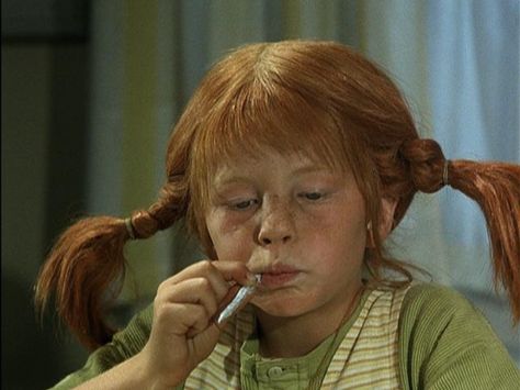 Pippi eats nails Pippi Longstocking Movie, Pippi Longstocking, Robinson Crusoe, Mary Sue, Online Images, Michelle Obama, Actresses, Humor, Film