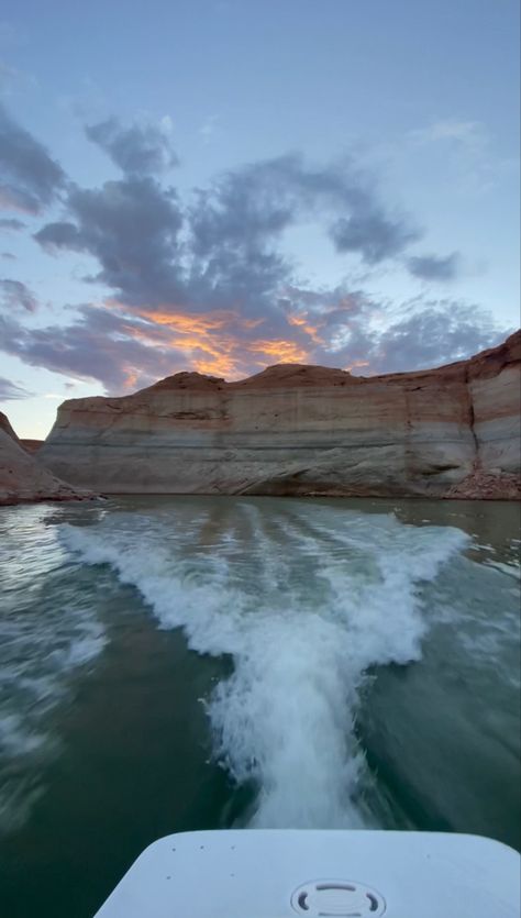 Lake Powell Aesthetic, Utah Aesthetic, Lake Powell Houseboat, Lake Powell Arizona, Lake Powell Utah, Arizona Aesthetic, River Trip, Senior Trip, Lake Powell