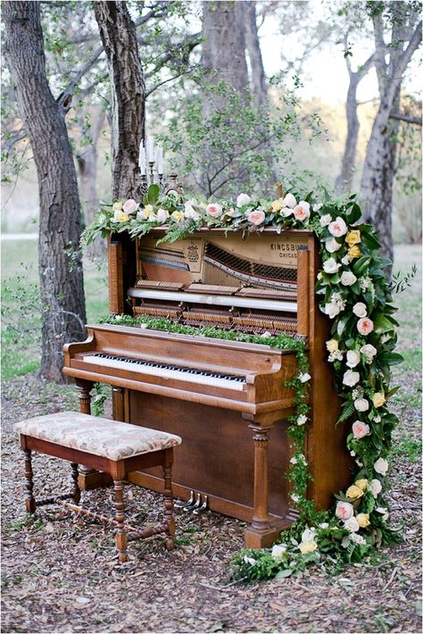 Music-Inspired Wedding Inspiration from Tiffany Amber Photography Bookish Pictures, Tiffany Amber, Piano Decor, Wedding Fotos, Music Themed Wedding, Wedding Thanks, Music Themed, Wedding Music, Wedding Tablescapes