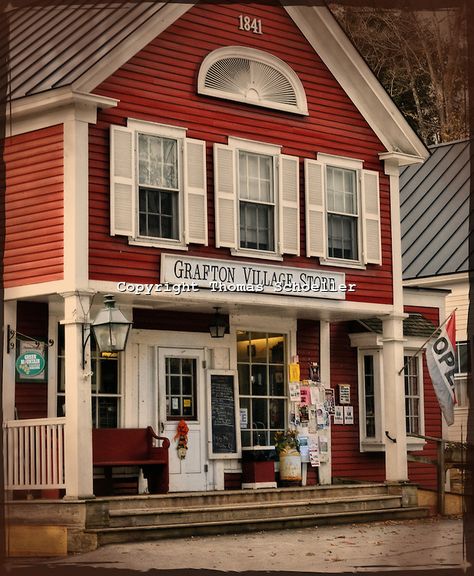 Grafton, Vermont Autumn Town, Country Porches, Old General Stores, Diy Outdoor Bar, Small Towns Usa, Small Town America, Old Country Stores, Country Porch, Main Street Usa