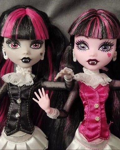 Reel Drama Monster High, Reel Drama Draculaura, G1 Draculaura Doll, Monster High Doll Face Up, Monster High Reel Drama Dolls, Doll Reference, New Draculaura Doll 2022, Doll Therapy, Monster High Gen 3 Dolls