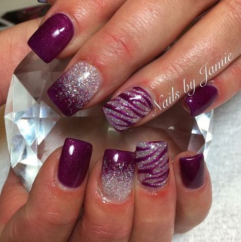 Short Solar Nail Designs, Sparkly Nails Short, Purple Fingernails, Short Purple Nail Ideas, January Nails Ideas 2023, Dark Purple Nails Ideas, Purple Nail Art Designs, Dark Purple Nails, Pedi Ideas