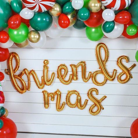 Friendsmas Decorations, Friendsmas Party Ideas, Xmas Breakfast, Christmas Party Friends, Teen Christmas Party, Hosting Christmas Party, Christmas Goals, Friendsmas Party, Parties Themes