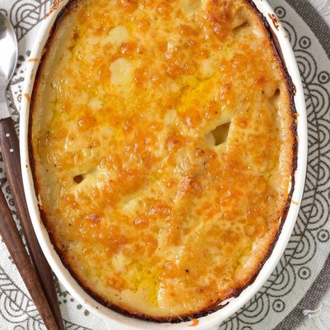 The Easiest, Creamiest Potato Au Gratin Recipe Ever! Easy Au Gratin Potatoes, Ina Garten Recipe, Potato Au Gratin, The Tipsy Housewife, Tipsy Housewife, Au Gratin Potatoes, Au Gratin Potato Recipes, Gratin Potatoes, Au Gratin Recipes