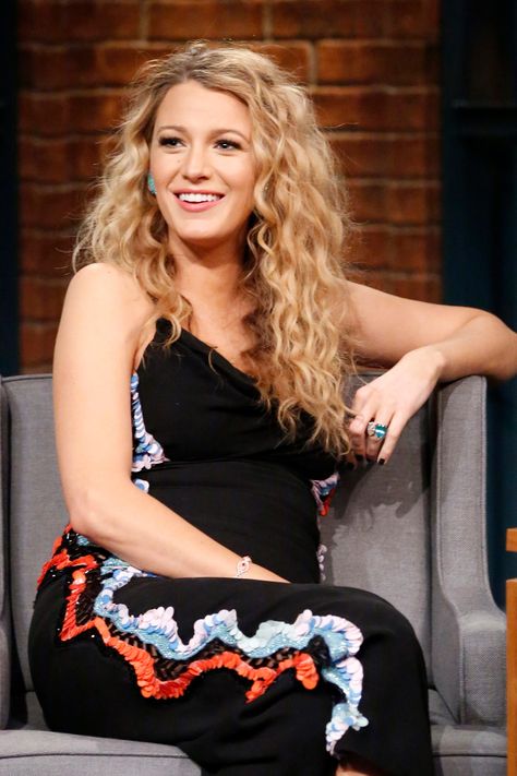 Blake Lively Curls, Blake Lively Natural Hair, Blake Lively Hair Curly, Blake Lively Hair It Ends With Us, Blake Lively Curly Hair, Blake Lively Short Hair, Feathers Hairstyles, Blake Lively 2024, Blake Lively Haircut