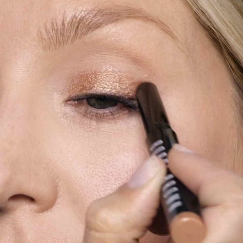 Enhance Your Eye Color: How to Detail - One Product | Bobbi Brown Cosmetics Bobbi Brown Long Wear Cream Shadow Stick, Bobbi Brown Makeup Looks, Bobbi Brown Eyeliner, Belfast Wedding, Glamour Room, Bobbi Brown Eyeshadow, 50 Makeup, Bobbi Brown Makeup, Simple Eye Makeup