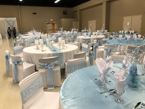 Blue Quinceanera Table Decorations, Sweet 16 Party Ideas Blue And White, Quince Main Table Ideas Blue, Light Blue And Gold Quinceanera Theme, Light Blue Decorations, Sweet 15 Themes, Baby Blue Quinceanera Theme, Quinceanera Winter Wonderland, Quince Blue