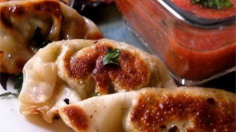 Mexican Raviolis Chorizo Recipes, Ravioli Recipe, Chorizo Sausage, Spanish Dishes, Wonton Wrappers, Fusion Food, Mexican Dishes, Ravioli, Appetizer Snacks