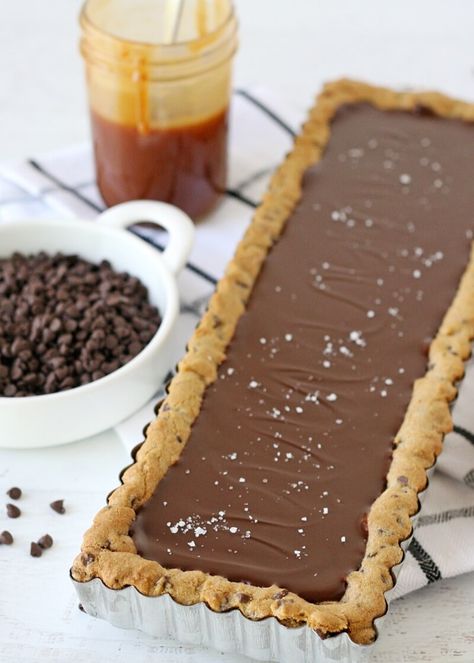 Salted Caramel Chocolate Chip Bars, Salted Caramel Chocolate Chip Cheesecake Recipes, Chocolate Chip Salted Caramel Tart, Vegan Chocolate Caramel Tart, Carmel Chocolate, Salted Caramel Tart, Desert Bars, Homemade Salted Caramel, Chocolate Ganache Tart