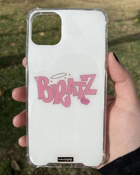 #bratz #fundas #pintadoamano Bratz Phone Case, Bratz Phone, Bratz Logo, Cover Aesthetic, Tech Aesthetic, Retro Phone Case, Customised Phone Case, Stylish Iphone Cases, Iphone Obsession