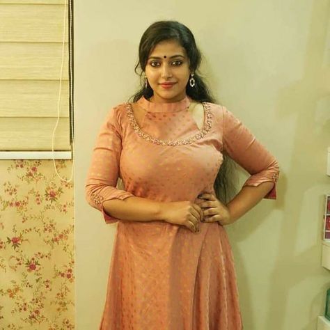 Anu Sithara, Status Images, Female Celebrity Fashion, Beautiful Dresses Short, Whatsapp Dp, Beautiful Women Over 40, Indian Beauty Saree, Hd Photos, Beauty Women