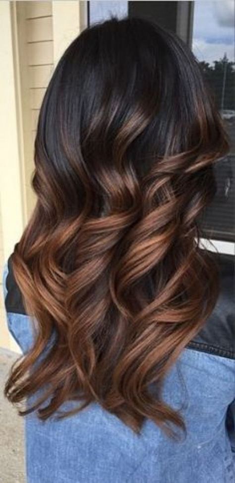 Les ombrés hair en ont séduit plus d'une, puisqu'ils s'adaptent à toute sorte de chevelure (le but étant d'illuminer celle-ci) et ce, pour le plus grand plaisir de nos yeux. Allez, on vous met de mèche, et on vous laisse découvrir en images les plus belle Brunette Ombre, Brown Ombre Hair, Ombre Hair Extensions, Ombré Hair, Brown Highlights, Ombre Hair Color, Hair Color Balayage, Brown Hair Colors, Brunette Hair