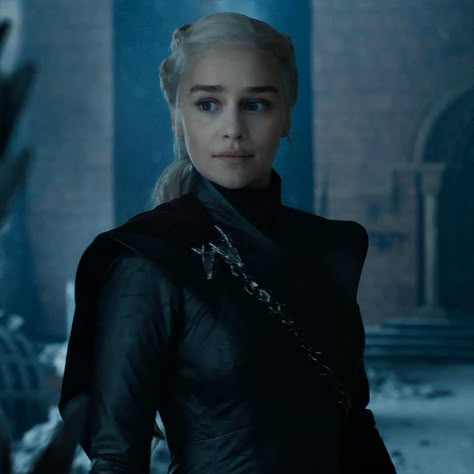 daenerys targaryen icon Targaryen Girl, Dany Targaryen, Daenerys Targaryen Aesthetic, Face Claims Teen, Targaryen Dresses, Daenerys Targaryen Dress, Targaryen Daenerys, The Dance Of Dragons, Daenerys Targaryen Icons