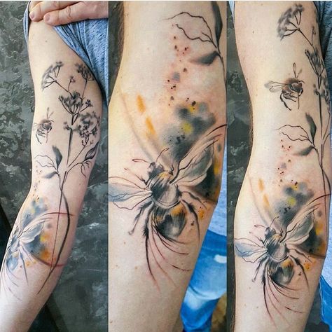 Bee Flower Tattoo, Flower And Bee Tattoo, Sleeve Tattoo Women, Floral Sleeve Tattoo, Queen Bee Tattoo, Bee Tattoos, Tattoo Symbols, Tattoo Wedding Rings, Bee Flower