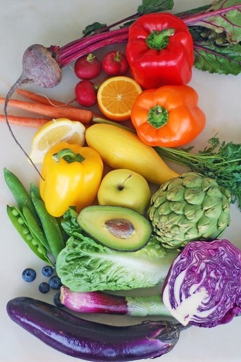 It's the last week of Flat-Belly Challenge! Grab this grocery list and head to the store! Snack Sani, Vegetables Photography, Fresh Fruit Recipes, Rainbow Food, New Fruit, Eat The Rainbow, Taste The Rainbow, Colorful Fruit, Fresh Fruits