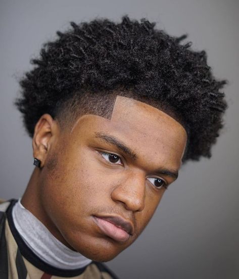 Black Fade Haircut, Afro Hair Fade, Black Man Haircut Fade, Temp Fade Haircut, Taper Fade Short Hair, Waves Hairstyle Men, Fade Haircut Curly Hair, Men Fade Haircut Short, Taper Fade Curly Hair