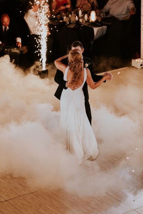 First Dance Fireworks, Smokey First Dance, Wedding Fog Machine First Dance, Fog Machine First Dance, Wedding Reception First Dance, Wedding Fireworks Photography, Wedding Dance Photography, First Dance Sparklers, Last Dance Wedding