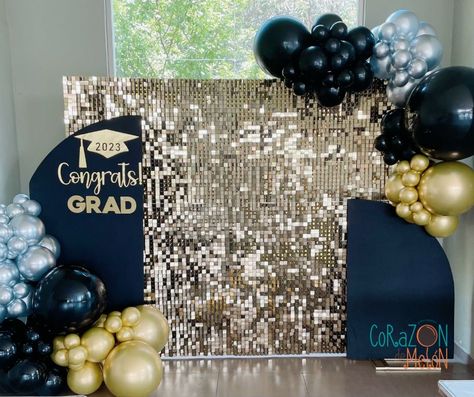 Convocation Photo Booth, Grad Photobooth, Usc Party, Graduation Party Ideas Decorations, Photo Booth Backdrop Graduation, Graduation Party Backdrops, Outdoor Graduation, Diy Graduation Gifts, Birthday Room Decorations