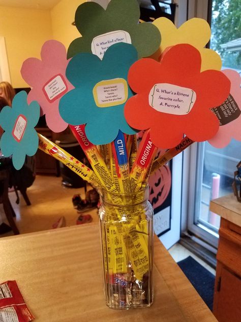 Slim Jim "flower" bouquet with Knock Knock jokes Slim Jim Bouquet, Slim Jim, Slim Jims, Church Ideas, Teacher Appreciation Week, Love Craft, Crafty Things, Kids Stuff, Teacher Appreciation