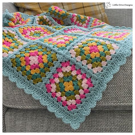 Crochet Sampler Afghan, Granny Square Häkelanleitung, Crochet Granny Squares, Beau Crochet, Crochet Unique, Confection Au Crochet, Crochet Blog, Granny Square Blanket, Square Blanket