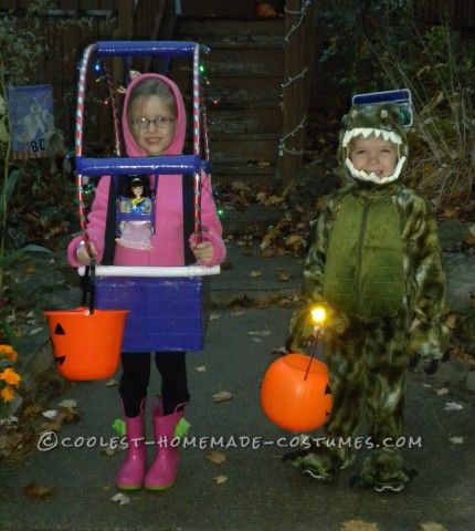 Fun Homemade Ferris Wheel Costume for a Girl Homemade Costumes, Halloween Costume Contest, Costume Contest, Paper Towel Rolls, Paper Towel Holder, Duct Tape, Covered Boxes, Girl Costumes, Tissue Boxes