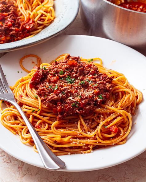 Tofu Bolognese Tofu Bolognese, Vegan Bolognese, Bhaji Recipe, Bolognese Recipe, Tofu Dishes, Vegan Pasta Recipes, Meat Alternatives, School Night, Vegan Gluten Free Recipes