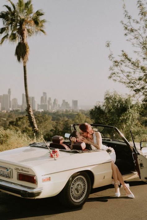 Vintage Car Save The Date, Car Engagement Photoshoot, 80s Mercedes, Car Couples, Save The Date Vintage, Retro Cars, Engagement Shoot, Engagement Photoshoot, Photography Inspo