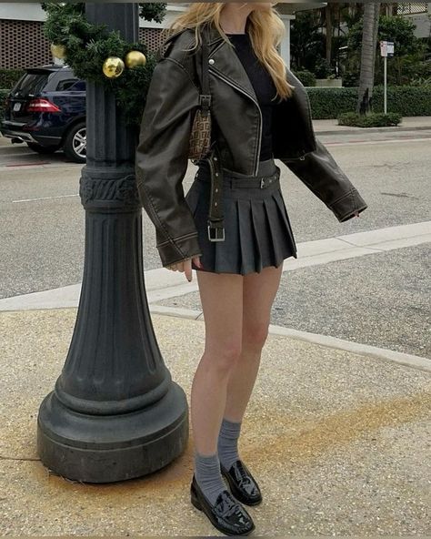 Leather Jacket Outfit Skirt Aesthetic, Pleated Skirt Jacket Outfit, Gray Loafers Outfit, Gray Socks Outfit, Outfit With Gray Skirt, Styling A Pleated Skirt, Gray Skirt Outfits, Kpop Skirt Outfit, Style Black Pleated Skirt