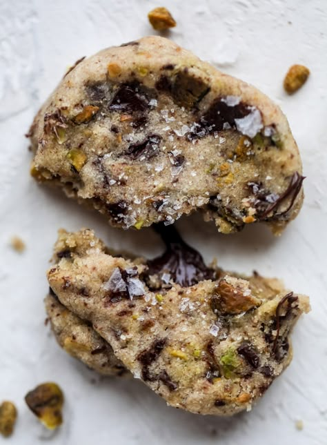 Chocolate Pistachio Shortbread - Chocolate Pistachio Shortbread Recipe Pistachio Shortbread, Chocolate Pistachio, Shortbread Recipes, Cooking Salmon, Chocolate Chunk, Think Food, C Is For Cookie, Baking Sweets, Tea Cakes