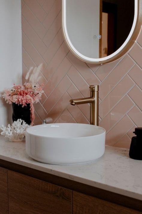 LED MIRROR | PINK BATHROOM Rose And Gold Bathroom, Rose Gold Fixtures Bathroom, Gold Bathroom Fixtures, Rose Bathroom, Rose Gold Bathroom, Charming Bathroom, Gold Bathroom Decor, Gold Fixtures, Mirror Ideas