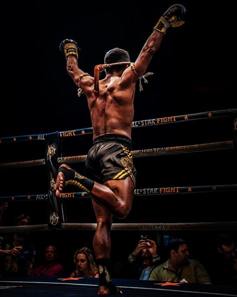 🦅 Buakaw - Muay Thai Buakaw Muay Thai Wallpaper, Muay Thai Poster, Muay Thai Wallpaper, Muay Thai Aesthetic, Buakaw Banchamek, Muay Boran, Thai Box, Thailand Guide, Boxe Thai