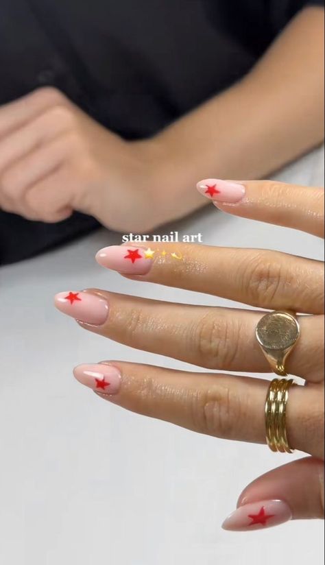 Star Nails Gel Short, Red Star Nails Short, Red Nails Easy, Star Nails Acrylic Y2k, Square Star Nails, Star Nails Coffin, Star Nails Square, Gel Manicure Summer, Chill Nails