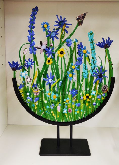 Round Fused Glass Ideas, Glasfusing Ideas, Fused Flowers, Glass Frit Painting, Fused Glass Flowers, Frit Painting, Fused Glass Wall Art, Glass Fusion Ideas, Fused Glass Artwork