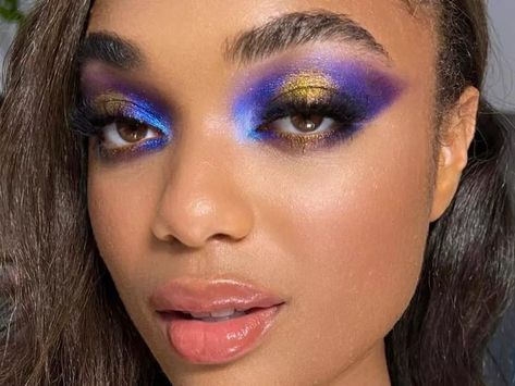 27 Blue Eyeshadow Looks for Every Eye Color 1980s Makeup, Fuchsia Lipstick, Halo Eye Makeup, Cut Crease Eyeshadow, Blue Eyeshadow Looks, 80s Makeup, Bright Eyeshadow, Shimmery Eyeshadow, Dark Eyeshadow