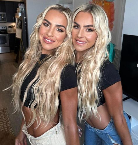 Hanna And Haley Cavinder, Hanna Cavinder, Haley Cavinder, Cavinder Twins, Blonde Twins, Twins Instagram, Thanksgiving Photos, Interview Process, Girl Problems