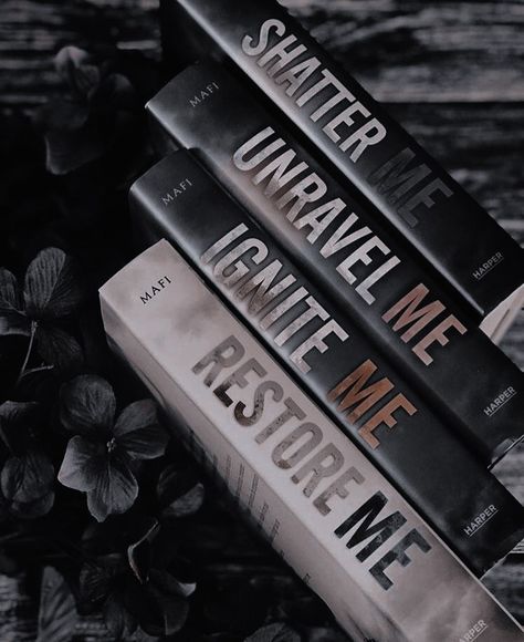 Shatter Me Aesthetic, Me Aesthetic, Bookshelves In Bedroom, Bookstagram Inspiration, Shatter Me Series, Shatter Me, Beautiful Book Covers, Top Books To Read, Unique Book