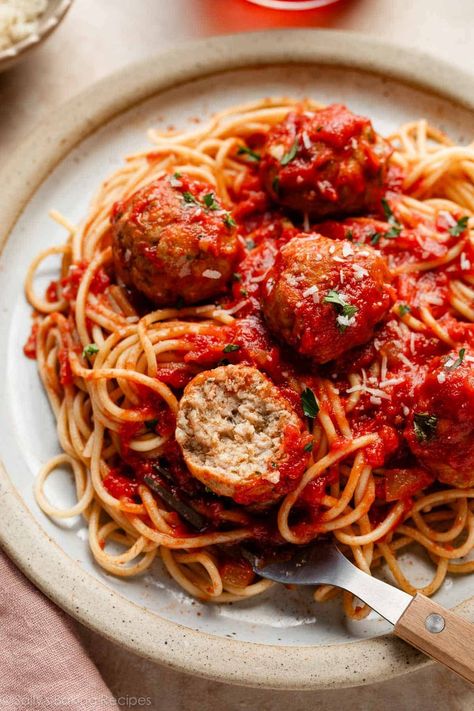 Simple and classic family recipe for slow cooker turkey meatballs in marinara sauce. They’re easy to prep, extra tender, and seasoned just right. These saucy turkey meatballs are so versatile—enjoy them in meatball sandwiches, on their own alongside a salad and cheese breadsticks, or, naturally, on top of spaghetti! Recipe on sallysbakingaddiction.com Meatballs In Marinara Sauce, Turkey Meatballs Crockpot, Slow Cooker Turkey Meatballs, Cheese Breadsticks, Meatball Sandwiches, Turkey Spaghetti, Slow Cooker Chicken Chili, Slow Cooker Meatballs, Slow Cooker Turkey