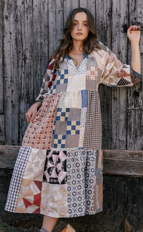 Quilt Block Dress, Patchwork Quilt Clothes, Quilt Top Dress, Patchwork Quilt Dress, Quilted Dress Pattern, Upcycled Quilt Clothes, Patchwork Clothes Scrap Fabric, Patchwork Dress Diy, Quilted Dresses