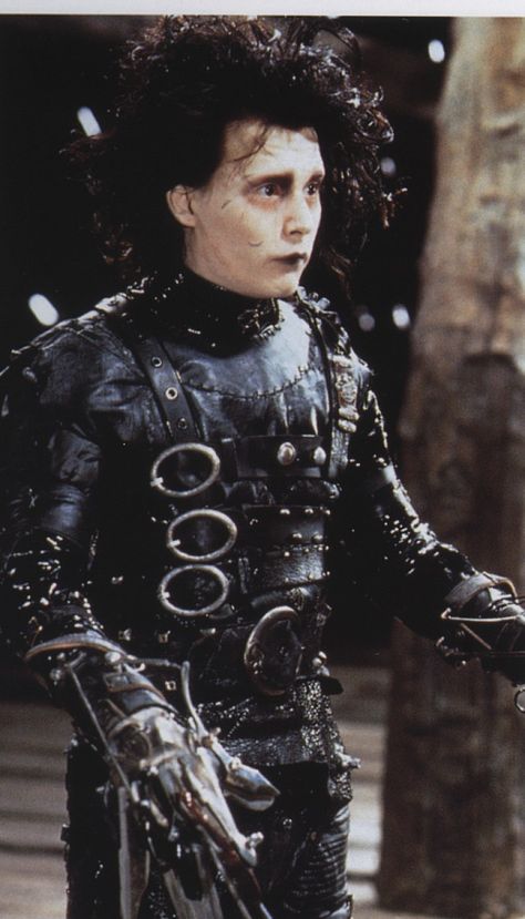 es02 Edward Scissorhands Costume, Edward Scissor, John Depp, Johnny Depp Characters, Colleen Atwood, Kaptan Jack Sparrow, Scissors Hand, Johnny Depp Movies, Tim Burton Art